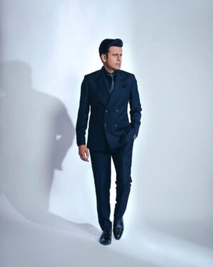 Manoj Bajpayee Instagram - Suited in shadows, alive with the expression!

Fashion stylist:  @krishkgatriofficial 
Assistant Stylist: @sakshi_sikaria
Outfit: @linebyshamimkhan 
Footwear: @lsoleshoes_in
