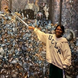 Manoj Bajpayee Instagram - Seeing London through the eyes of a 12-year-old has been so much fun! I've been here many times, but this is my first time as a tourist. We're walking a minimum of 10 km every day, mapping out every nook and corner. #FamilyVacation