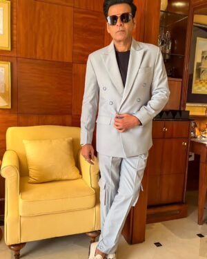 Manoj Bajpayee Instagram - दिल्ली के दिल में, एक पल! 💖

Outfit: @basicsandoffbeat 
Sunglasses: @voyageeyewear
Footwear: @nicheshoeindia
Styled by: @azcouture_official
Assisted by: @labelblive