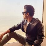 Manoj Bajpayee Instagram - Ocean views and #KillerSoup clues. 1 Day to Go 🙌🏼 #KillerSoupOnNetflix @netflix_in Jacket: @weareperona Glasses: @voyageryewear Styled by: @azcouture_official Assisted by: @labelblive