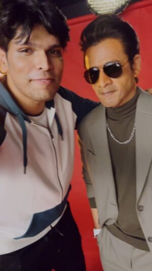 Manoj Bajpayee Instagram - Aaj @bajpayee.manoj sir se milne ka sapna pura hogaya 😍 but milne ka style thoda
casual hogaya 👀🥴

#KillerSoup #KillerSoupOnNetflix