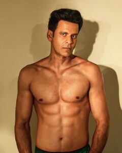 Manoj Bajpayee Instagram - New Year New Me! Dekho d̶e̶l̶i̶c̶i̶o̶u̶s̶ soup ka meri body pe asar. Ekdum killer look hai na? 👀