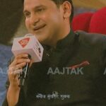 Manoj Muntashir Instagram - आपकी पूज्यनीया माता जी के लिए एक उपहार! Order Now :- Link in bio 👆 #purpose #reels #maa #poetry #book #writer #jomerinasnasmeinhai #mmm #maamatrubhumiaurmohabbat #manojmuntashir #manojmuntashirshukla