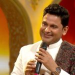 Manoj Muntashir Instagram - Manoj Muntashir apni pyaari shayari se karenge har ek Maa ko salaam. ❤️ Dekhiye #DanubePropertiesZeeRishteyAwards, Iss Ravivaar, shaam 7 baje, sirf #ZeeTV par aur kahin bhi kabhi bhi @zee5shows par. #ZeeRishteyAwards2024 #ZRA2024Digital @manojmuntashir @arjunbijlani @haarshlimbachiyaa30 @bandhan_bank @danubeproperties @cadburydairymilkin @garnierindia @rajdhaniworld @himalaya_facecare @colgatein