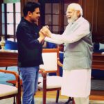 Manoj Muntashir Instagram - “बाद में हैं सब जगत के सुख सुनहले, मेरे मस्तक पर लिखा है- देश पहले” भारतवर्ष के यशस्वी प्रधानमंत्री, राष्ट्रभक्त, श्री @narendramodi जी को जन्मदिवस की आकाश भर शुभकामनाएँ!