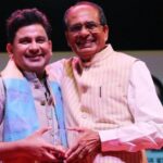 Manoj Muntashir Instagram - मध्य प्रदेश की अंतरात्मा में धड़कने वाले परम लोकप्रिय राजनेता श्री @chouhanshivrajsingh जी को जन्मदिवस की आकाश भर शुभकामनाएँ. आप जनसेवा में ऐसे ही संलग्न रहें और देश आपको ऐसे ही पलकों पर बिठाए रखे, महाकाल से यही प्रार्थना है. हर-हर-महादेव! 🙏🏻 #modikaparivar #shivrajsinghchouhan #manojmuntashir
