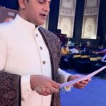 Manoj Muntashir Instagram - Rishton Ka Utsav! Zee Rishtey Awards Coming Soon.. @zeetv #awardshow #rishteyspecial #zeetv #reels #trending #zeerishteyawards2024 #manojmuntashir #manojmuntashirshukla