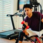 Manoj Muntashir Instagram - “कोई तो कहानी है जो वक़्त को सुनानी है” #wednesday #gymmotivation #workout