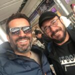 Manouchehr Hadi Instagram - تولدت خیلی مبارک کهنه رفیق دوست داشتنی اولین فیلم من فیلم کوتاهه(پول) رو تو فیلمبرداری کردی سالها بعد سریال خوب بد زشت رو برایم به تصویر کشیدی و الان هم در یک فیلم سینمایی که نقش اصلی اون رو بازی میکنم مقابل دوربین تو هستم . بی شک با تو قوی تر و راحت تر اجرای نقش میکنم . عزیز دلی و مثل برادر. آرزوی بهترینها برایت. مانا باشی و درخشان در زندگی و هنر ثبت لحظات زیبای فیلمنامه ها به زبان تصویر. دوستت دارم و خوشحالم از داشتن رفیقی نزدیک همچون برادر که تو هستی❤️🙏