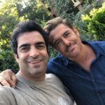 Manouchehr Hadi Instagram – رضای عزیز
فقط کسانی که با شما کار کردند می‌دانند که در مکانهای عمومی امکان فیلمبرداری به لطف محبت مردم و عشقی که در دل آنها دارید تقریبن محال است.
مگر با برنامه هایی از پیش تعیین شده و تازه این در شرایطی است که کسی از حضور شما مطلع نباشد.
بیش از ده ها اکران خصوصی فیلم با شما رفتم و دیدم که طرفداران شما با دیدنتان از نزدیک چه عشقی از ته دل نثارتان میکنند و شما چطور عاشقانه تک تکشان را دوست دارید و برایشان احترام قائلید.
عشق و محبت شما در دل مردم فقط یک معجزه هست که باید از نزدیک آن را دید در غیر اینصورت بایدحق داد که عده ای آن را باور نکنند.
خدا نگهدار شما باشد رضای عزیز و دوست داشتنی.
#رضا_گلزار
#rezagolzar