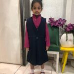Manouchehr Hadi Instagram - دیگه دخترم خانوم شده. لباس فرم مدرسه شو گرفتم. بردمش تو کلاسش. حس زیبا و غریبی بود. انگار همین دیروز بود چهل و اندی سال پیش که مادر عزیزتر از جانم منو برد مدرسه نصف بچه ها گریه میکردن. منم از ترس فضا و محیط جدید گریه میکردم. مادرم تو حیاط مدرسه بود و از پشت پنجره دلگرمم می‌کرد. برای گوشگله پیدر و همه دختر خانومایی که امسال میرن مدرسه بهترینها رو میخوام. دخترم موفق باشی.