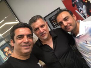 Manouchehr Hadi Instagram - امروز مهمان جناب دایی بودیم در دفتر ایشون.
ممنون از دعوتتون سلطان.
ممنون از دوست خوبم رضا معتمد که شرایط این ملاقات رو فراهم کرد.
علی آقا ماشاله بهتون.
دم غیرت و مردونگیتون گرم.