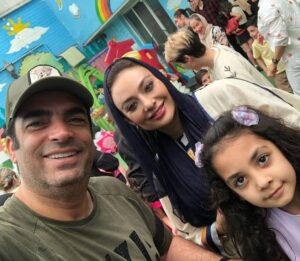 Manouchehr Hadi Instagram - جشن فارغ‌التحصیلی گوشگله پیدر 
ممنون از مدیریت و مربیان فهیم مهد کودک دخترم که این جشن زیبا و به یادموندنیو برگزار کردند.
سپاس از همه زحماتتون
و باز هم تبریک به دختر قشنگم که امسال به مدرسه میره.
آرزوی بهترینها برای همه خانواده های عزیز و دوست‌داشتنی.