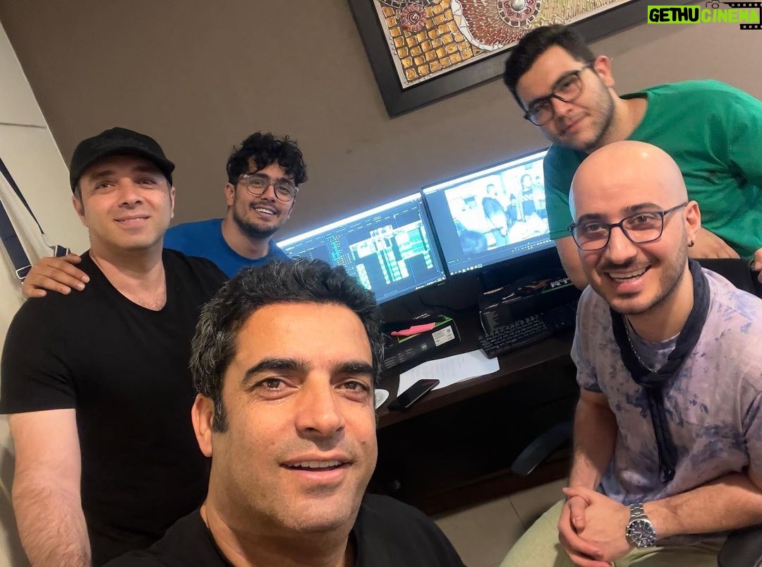 Manouchehr Hadi Instagram - نیوکمپ همراه با موحد شادرو و محمد ابراهیم هادی تدوینگر سینا کریمایی دستیار و نویسنده کار بابک کایدان عزیز قسمت دوم طوفانی و جذاب یکشنبه ٢۴ اردیبهشت ٨ صبح . . . #نیوکمپ #سریال #کارگردان #فیلیمو