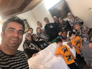 Manouchehr Hadi Instagram - مهمونی خونه خاله مرضیه در آمل.
همراه با بچه های گلش و نوه های با مزه اش.
بهبودی کامل و سلامتی برای همه آرزوی قلبی ما.
