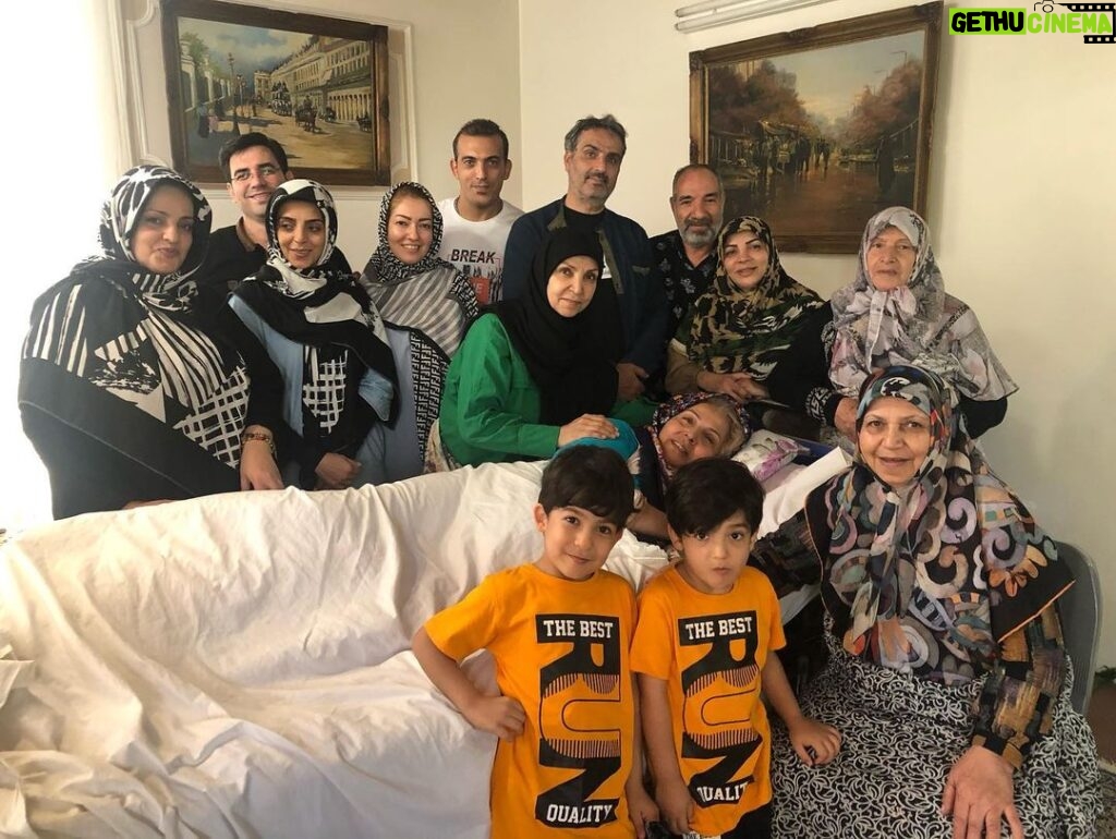 Manouchehr Hadi Instagram - مهمونی خونه خاله مرضیه در آمل. همراه با بچه های گلش و نوه های با مزه اش. بهبودی کامل و سلامتی برای همه آرزوی قلبی ما.