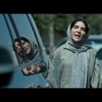 Manouchehr Hadi Instagram - «من که می‌دونم این وسط یک چیزی هست که همه می‌دونند غیر من» تیزر تازه‌ای از «حدود هشت صبح» منتشر شد تیزر تازه‌ای از فیلم سینمایی «حدود هشت صبح» به کارگردانی منوچهر هادی و سرمایه‌گذاری محمدصادق رنجکشان منتشر شد. «حدود هشت صبح» که بر اساس داستان واقعی و ملتهب ساخته شده است؛ بر خلاف ساخته‌های کمدی اخیر منوچهر هادی در ژانر اجتماعی است. این فیلم سینمایی هشتمین فیلمی است که منوچهر هادی کارگردانی کرده و پنجمین فیلم او در ژانر اجتماعی پس از فیلم‌های «قرنطینه»، «یکی می‌خواد باهات حرف بزنه»، «زندگی جای دیگری است» و «کارگر ساده نیازمندیم» است. علاقمندان می‌توانند با مراجعه به سامانه‌های سینما تیکت، ایران تیک و گیشه ۷ نسبت به تهیه بلیت اقدام کنند. . @manouchehrhadii yekta_nasser @dirbaz_kambiz @hamid.farrokhnzhad @hassanpourshirazi @hamidreza.eshaghi @afshin_heydari52