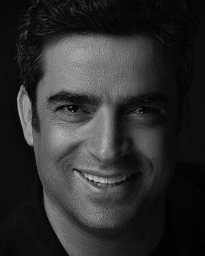 Manouchehr Hadi Instagram - تاوان فهم درده
مگه میشه بفهمی و درد نکشی
اگه میخوای درد نکشی نفهم باش

تا رسیدن به نوش داروی دهر
خورد باید هزار شربت زهر
