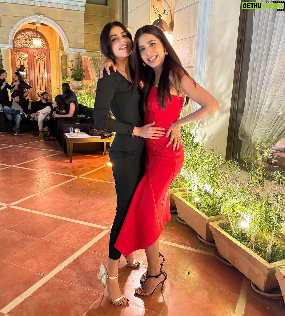 Mansha Pasha Instagram - With the girls who aren’t just a pretty face but a pretty heart too ♥️ 😘 @zhalay @yashmagillofficial
