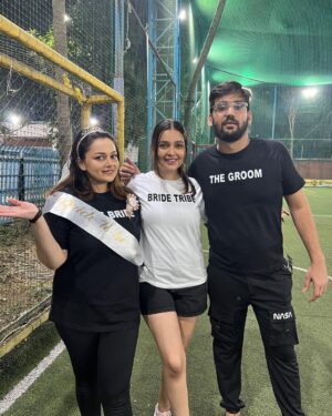 Mansi Srivastava Instagram - Anddddddd #RUHA ki #matchfixing and dilon ki mixing ho gayi hai . Truly impressed with the GROOM SQUAD  today with their sixer pe sixer on every ball .. but still the TEAM BRIDE managed to win only and only for our beloved @nehalaxmi_ who is the  next bride to be and all ready to shine on her D DAY 💜 close to my heart this special girl and i truly wish the best for her always ❤️ and can’t wait to be a part of her and @rudrayshjoshii ‘s special days 🎊 
Lets get it started 💜💜💜💜🙌🙌🙌
