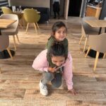 Mansi Srivastava Instagram - Swipe to see A failed Piggy Back Attempt 😅😂 With Aadya ☺️ Chandigarh - Heart Of Panjab