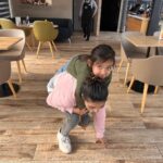 Mansi Srivastava Instagram – Swipe to see A failed Piggy Back Attempt 😅😂 

 With Aadya ☺️ Chandigarh – Heart Of Panjab