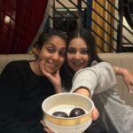 Mansi Srivastava Instagram – With my  BalamJalams 🤪

Last night cracking up on @bakshi_jasmine ‘s weird humor was crazy , after ages meri aankhon se haste hastey aansu aaye 🥹
Reminded me of my school days with her 🐶 what a gem 💎 
 
High on sugar at  @musaafer.india 🦋