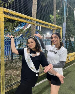 Mansi Srivastava Instagram - Anddddddd #RUHA ki #matchfixing and dilon ki mixing ho gayi hai . Truly impressed with the GROOM SQUAD  today with their sixer pe sixer on every ball .. but still the TEAM BRIDE managed to win only and only for our beloved @nehalaxmi_ who is the  next bride to be and all ready to shine on her D DAY 💜 close to my heart this special girl and i truly wish the best for her always ❤️ and can’t wait to be a part of her and @rudrayshjoshii ‘s special days 🎊 
Lets get it started 💜💜💜💜🙌🙌🙌