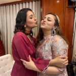 Mansi Srivastava Instagram - #ruha ‘s love ❤️ begins and HOW 💙 Cannot express all the madness that happened in this #sangeet What a fabulous mixture of dancing and singing 💃 All hearts for both sides of the families 😇 may the blessings and happiness never fall short 🎊🥰 Let the celebrations begin @nehalaxmi_ @rudrayshjoshii Wearing @lavanyathelabel #jewellery @chitradee.official #Makeup n Hair by @makeupbynainaa