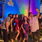 Mansi Srivastava Instagram - Vibes and ambiance at @oneaurarestaurantandbanquets was amazing last night because of these amazing people , some of us meeting after ages 😅 Congratulations @gaurinandkumarmunavalli and u are the sweetest host ever and ofcourse @k2mediarelation for being the best in the game💜 Aura Kitchen and Bar