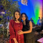 Mansi Srivastava Instagram - Vibes and ambiance at @oneaurarestaurantandbanquets was amazing last night because of these amazing people , some of us meeting after ages 😅 Congratulations @gaurinandkumarmunavalli and u are the sweetest host ever and ofcourse @k2mediarelation for being the best in the game💜 Aura Kitchen and Bar