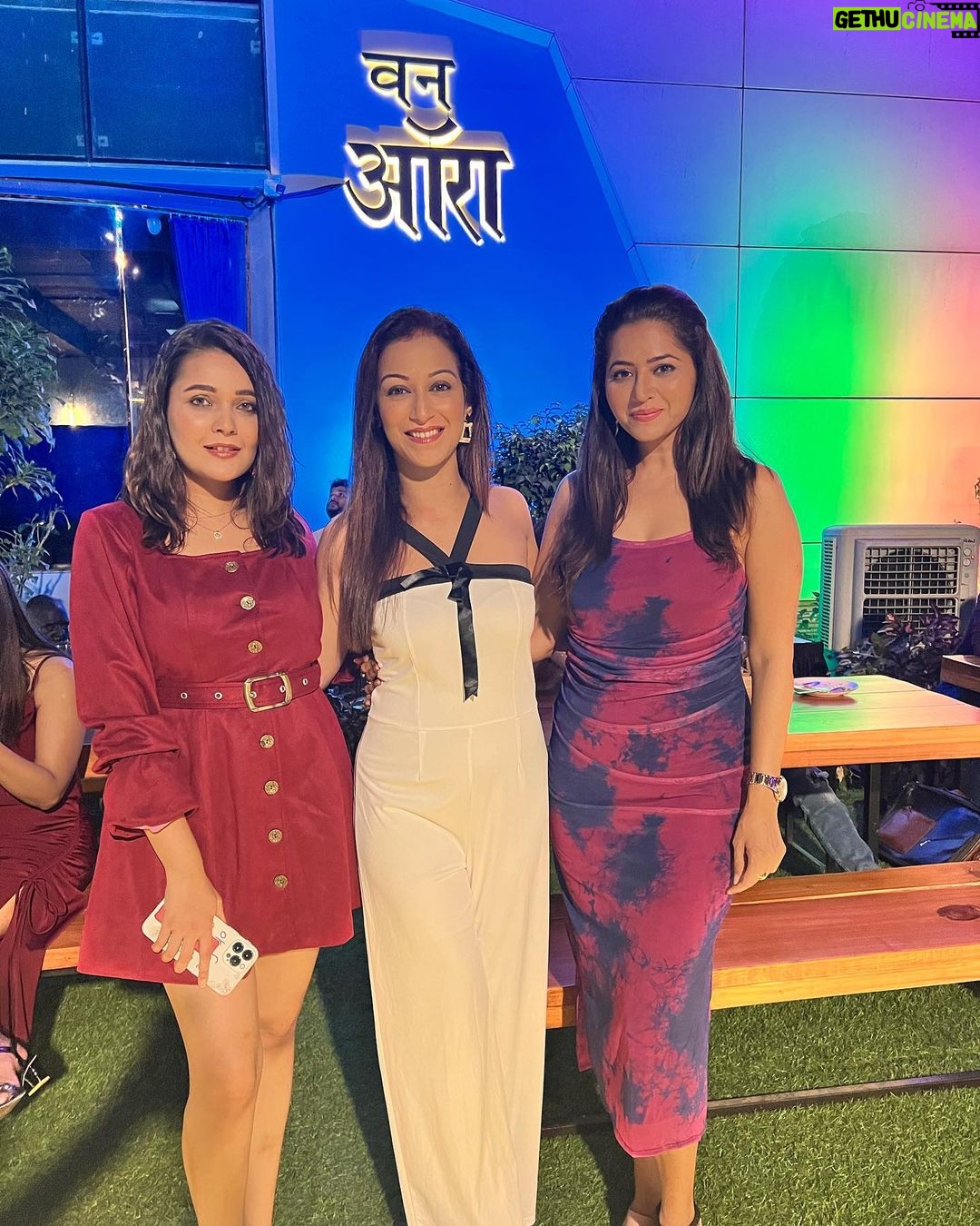 Mansi Srivastava Instagram - Vibes and ambiance at @oneaurarestaurantandbanquets was amazing last night because of these amazing people , some of us meeting after ages π
Congratulations @gaurinandkumarmunavalli and u are the sweetest host ever and ofcourse @k2mediarelation for being the best in the gameπ Aura Kitchen and Bar