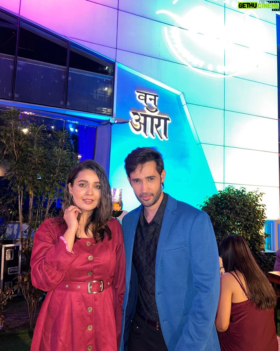 Mansi Srivastava Instagram - Vibes and ambiance at @oneaurarestaurantandbanquets was amazing last night because of these amazing people , some of us meeting after ages π
Congratulations @gaurinandkumarmunavalli and u are the sweetest host ever and ofcourse @k2mediarelation for being the best in the gameπ Aura Kitchen and Bar