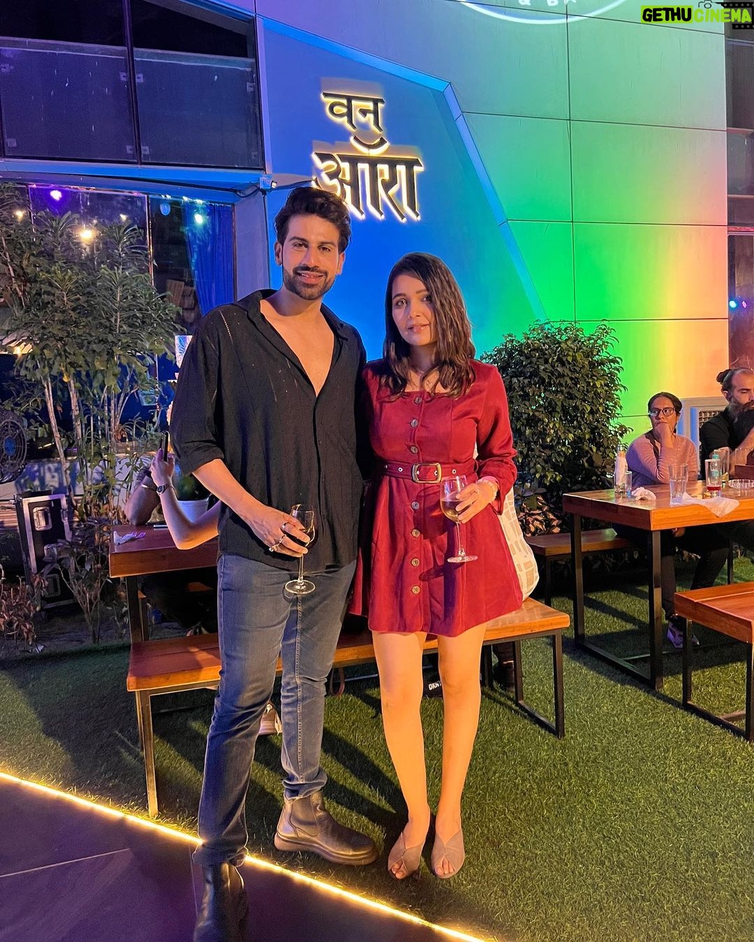 Mansi Srivastava Instagram - Vibes and ambiance at @oneaurarestaurantandbanquets was amazing last night because of these amazing people , some of us meeting after ages π
Congratulations @gaurinandkumarmunavalli and u are the sweetest host ever and ofcourse @k2mediarelation for being the best in the gameπ Aura Kitchen and Bar