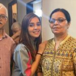 Mansi Srivastava Instagram - Folks completing 39 years of being together 💖🎊🙌 the perfect example of in health and sickness and in tea and coffee ☕️ Happy Anniversary to these two very different from each other people but still its their simplicity thats common and that keeps them going and happy i guess 💙 Love is not in how much u say it or how much u gift the other person but its how much u do for the other person without even them asking for it . Its the effortless efforts u put in . If u know what i mean ❤️