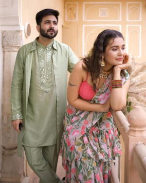 Mansi Srivastava Instagram - Twinning in colours and emotions 💚

#mehendi 

Wearing beautiful designs on both of us by
@isshrabyishwari 🤍

#jewellery 
@jewellery_by_rutzz
