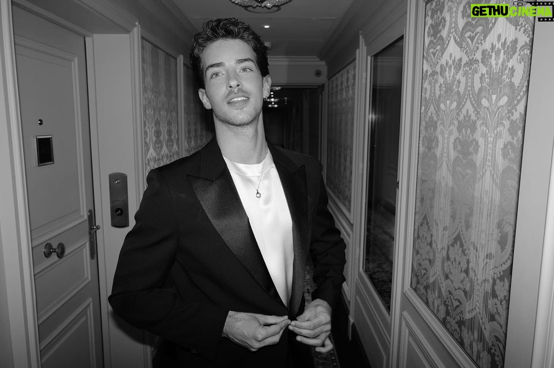 Manu Ríos Instagram - 🗝️ @gregwilliamsphotography Paris, France