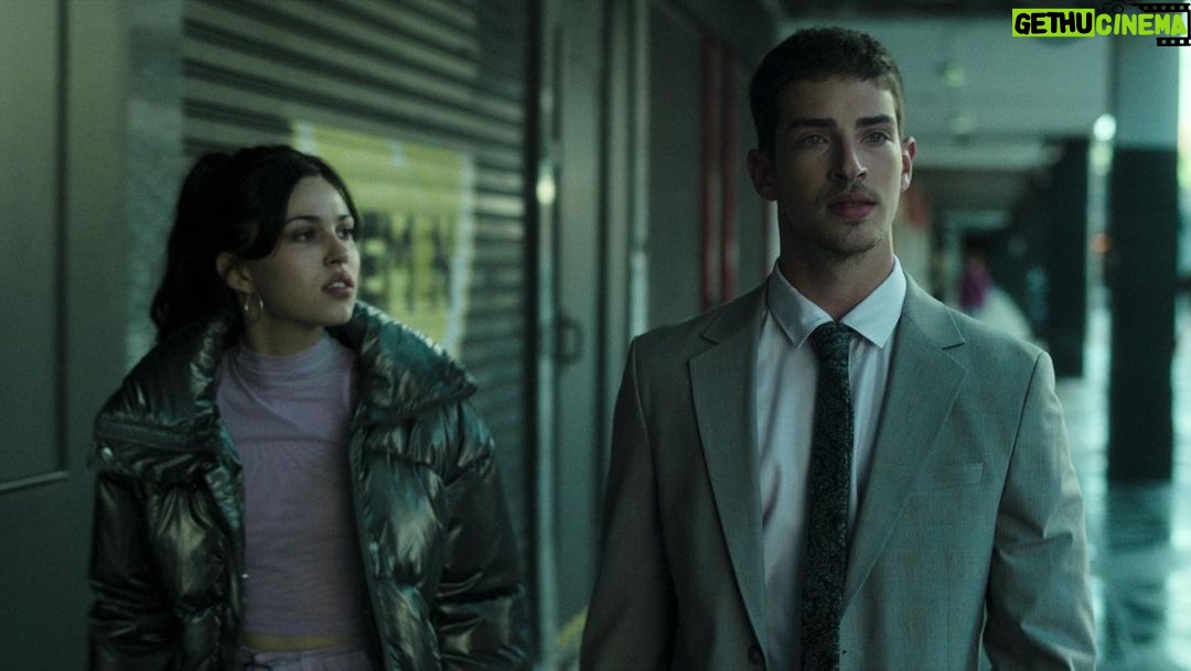 Manu Ríos Instagram - espero que estéis disfrutando “El Silencio” ❤️🔥 @netflixes @netflix