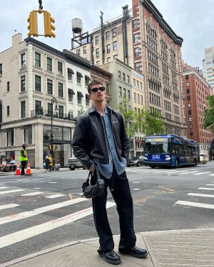 Manu Ríos Instagram - 🗽🖤