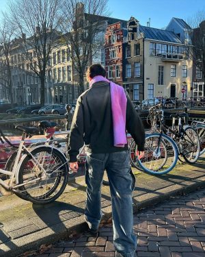 Manu Ríos Instagram - 24 in amsterdam 🧤💞🥶