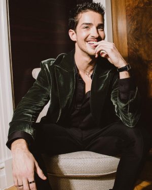 Manu Ríos Instagram - BFA’s 🖤
thanks @hm 

#HM #HMInnovation #ad