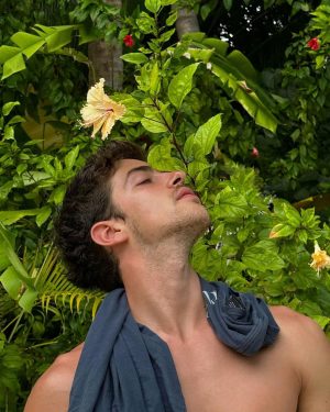Manu Ríos Instagram - ފޮޅުން