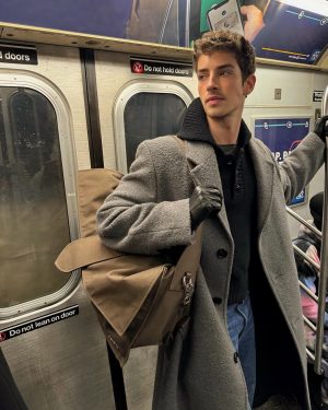 Manu Ríos Instagram - 🍎
