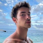 Manu Ríos Instagram - 🌺💦🧘🏻‍♂️🌴🇲🇻 @joalibeing Maldives
