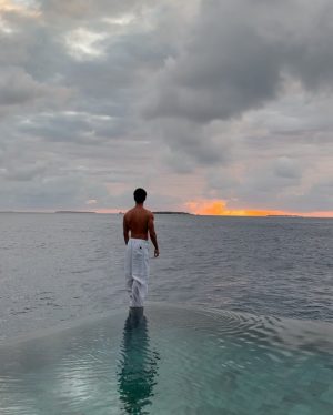 Manu Ríos Instagram - 🌺💦🧘🏻‍♂️🌴🇲🇻
@joalibeing