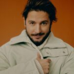 Manuel Carrasco Instagram - Os cuento un poco de mi mejor año y... escribamos juntos otra historia ❤️ Gracias a todos los que los habéis hecho posible. Link de la entrevista completa en la bio de @vanityfairspain