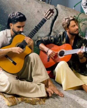 Manuel Carrasco Instagram - Salitre ❤️🌿

Manuel Carrasco & Camilo

Este viernes 🇪🇸🫶🏻🇨🇴

Esto es solo una pequeña parte, lo demás está en camino ⏳