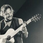 Manuel Carrasco Instagram – Ya en el avión supe que este concierto iba a ser muy especial 🇮🇨😍

Una pareja me dio una nota agradeciendo mis canciones, yo les devolví la nota invitándolos para que lo disfrutaran en directo! Dijeron que si. 🔥🤘🏼

Gracias Tenerife por ponerle salsa a la vida ♥️