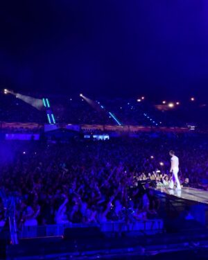 Manuel Carrasco Instagram - Málaga la flecha me la clavaste tú a mi…

Llevo dos días diciéndoselo a mis amigos, a la gente con la que me cruzo, lo de la otra noche no fue normal. Gracias Fuengirola, de corazón!