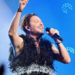 Manuel Carrasco Instagram - Cerquita, sudando canciones, me hubiera quedado toda la noche! ❤️🏹 Cap Roig Festival